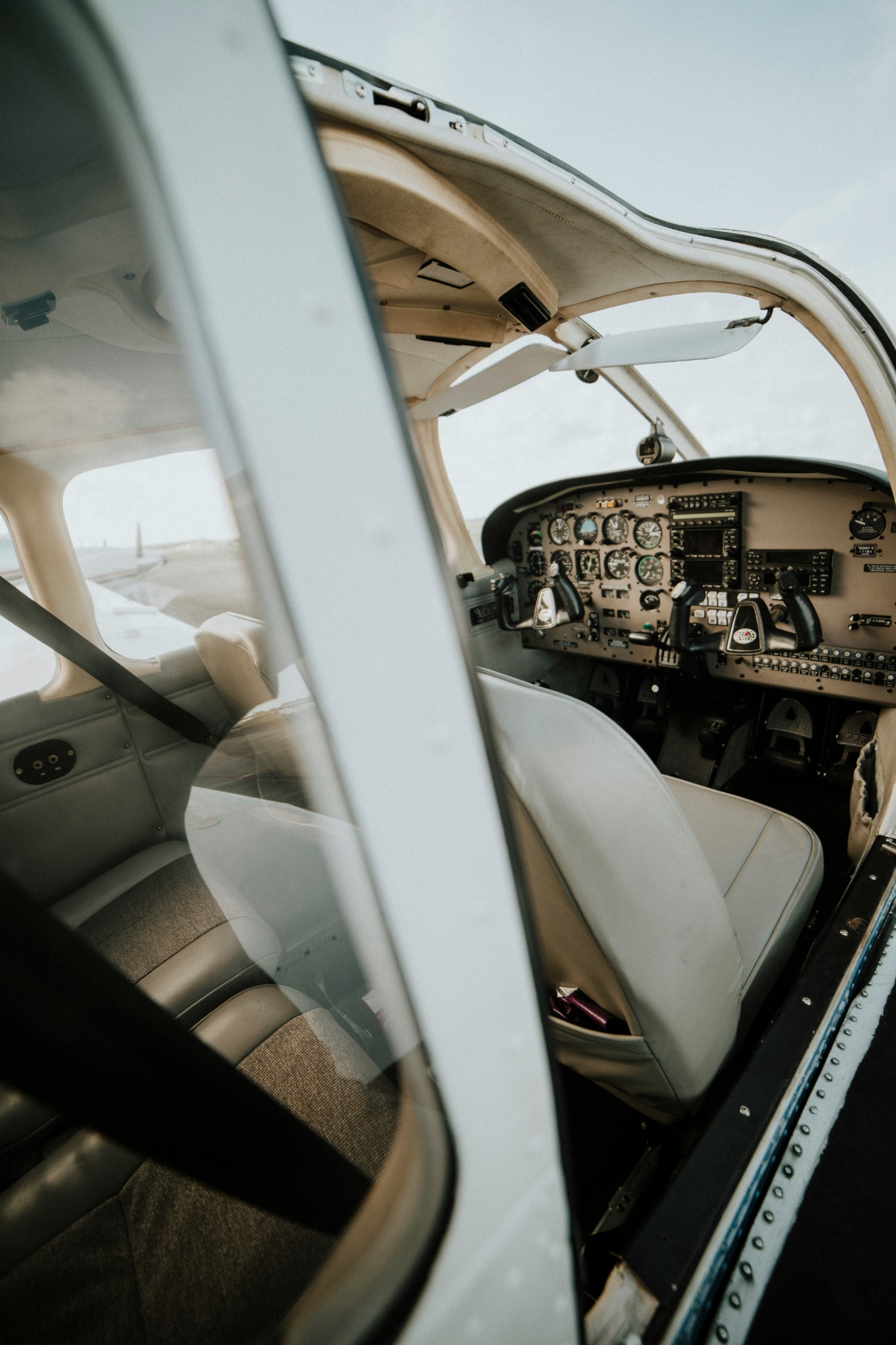 Interior of a Piper aircraft cabin and instrument panel